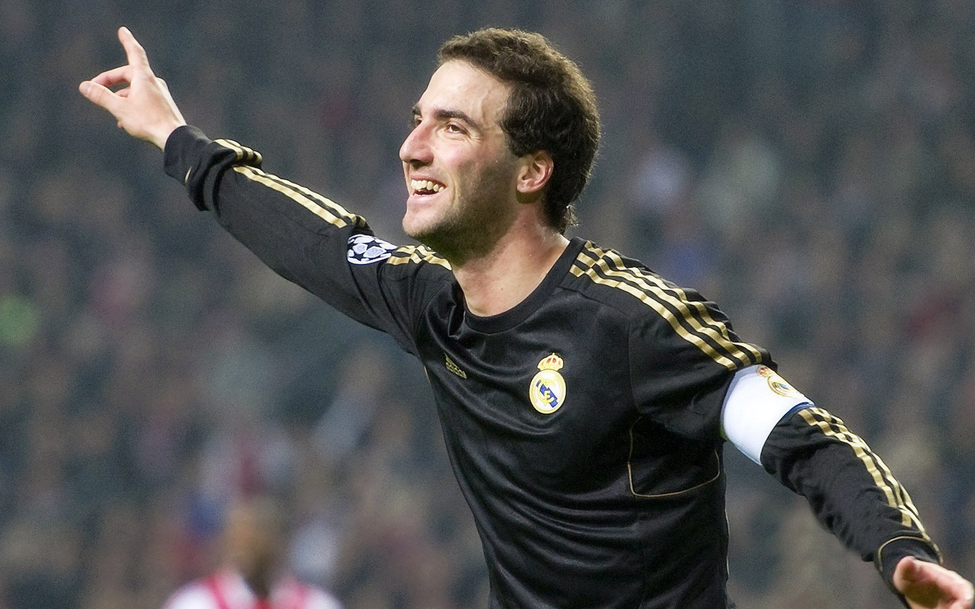 德甲战术频繁调整，精彩瞬间层出不穷，德甲战况